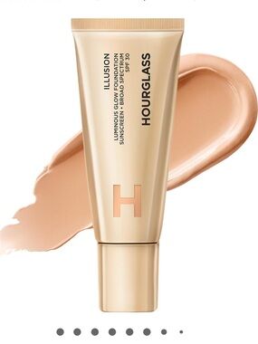 NWOT Hourglass Illusion Luminous Glow Foundation color 7 light w warm peach